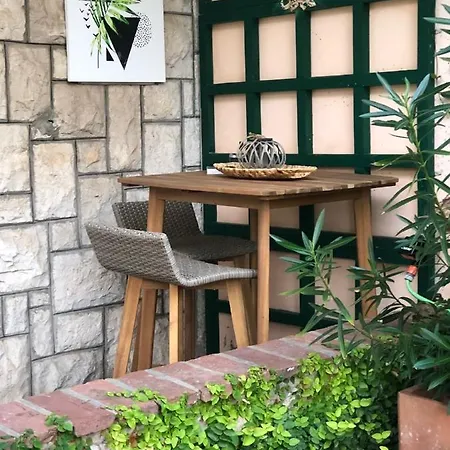 Flower House - Lapad ゲストハウス