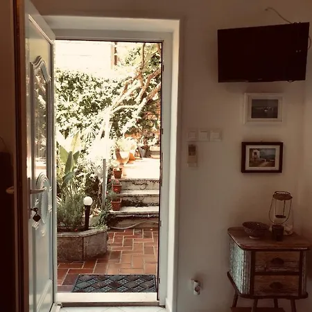 בית הארחה Flower House - Lapad 3*