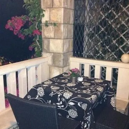 Flower House - Lapad בית הארחה 3*